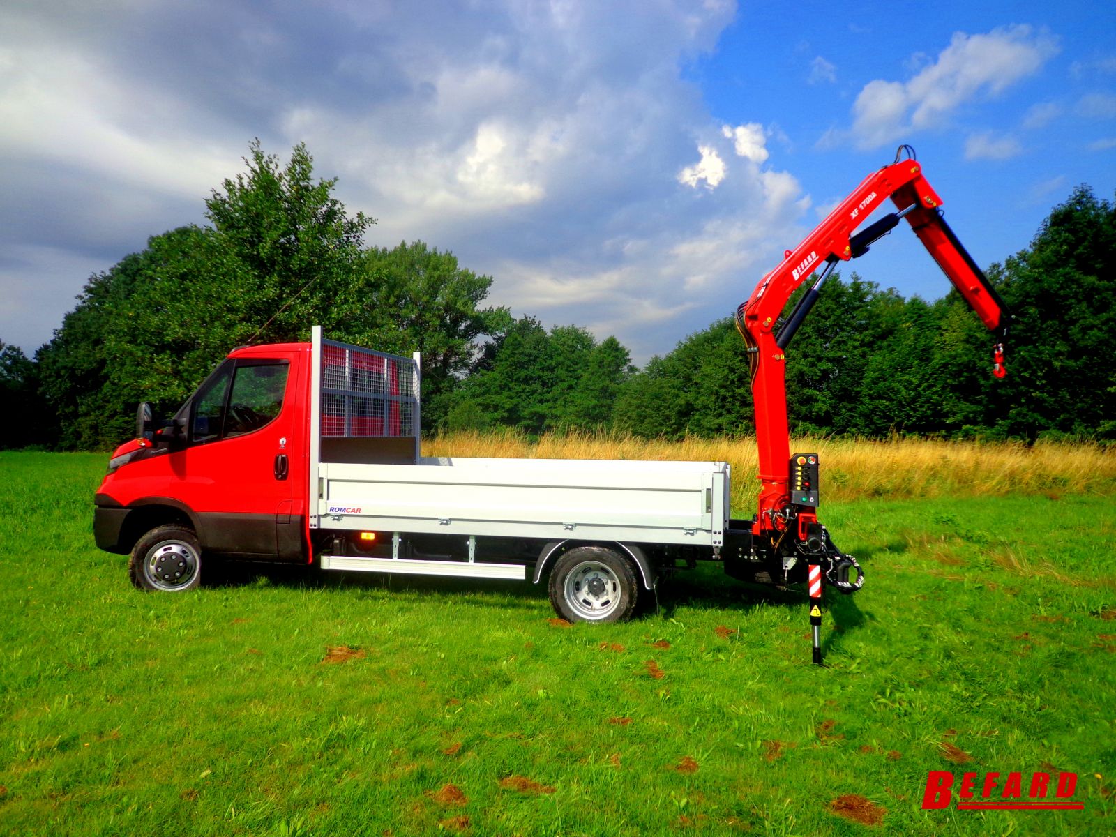 żuraw przeładunkowy XF 1700A na IVECO